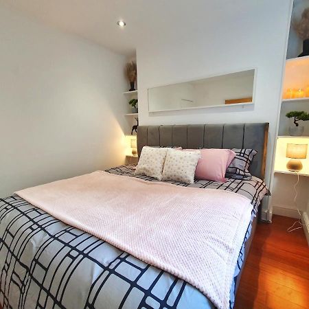 Central London Gem: Modern&Cozy Apartment ภายนอก รูปภาพ