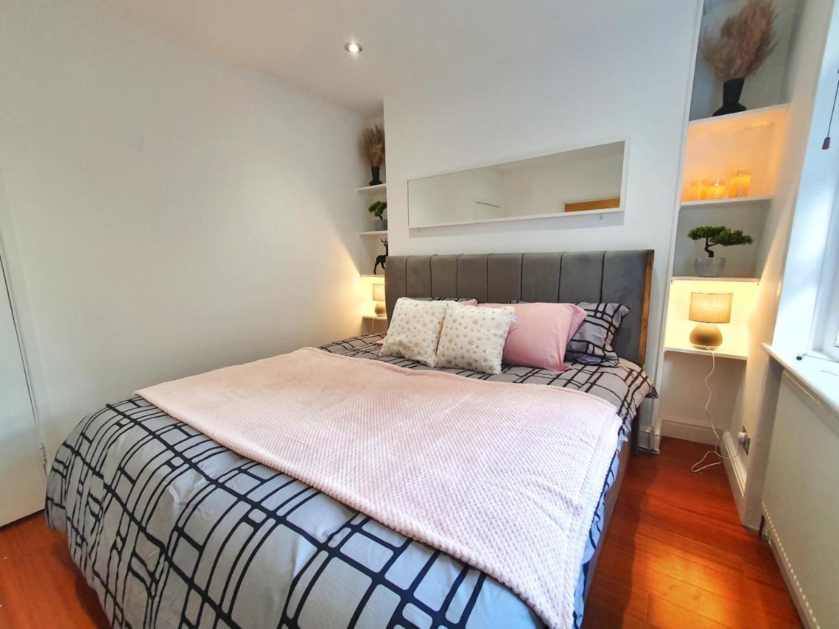 Central London Gem: Modern&Cozy Apartment ภายนอก รูปภาพ