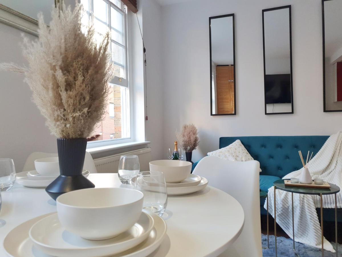 Central London Gem: Modern&Cozy Apartment ภายนอก รูปภาพ